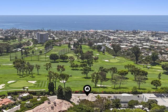 7207 Fairway Rd, La Jolla CA: https://media.crmls.org/mediaz/84c2f289-059b-405a-a722-1d7ae4c72370.jpg