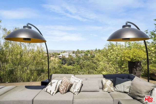9152 Janice Place, Beverly Hills CA: https://media.crmls.org/mediaz/84c3c3d4-564f-4d89-ad41-e0dab2248614.jpg