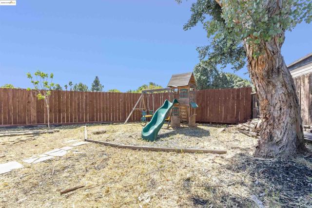 2158 Ackerman Dr, Pittsburg CA: https://media.crmls.org/mediaz/84c3de5b-3d69-4c14-8dd6-1d3810a841d8.jpg
