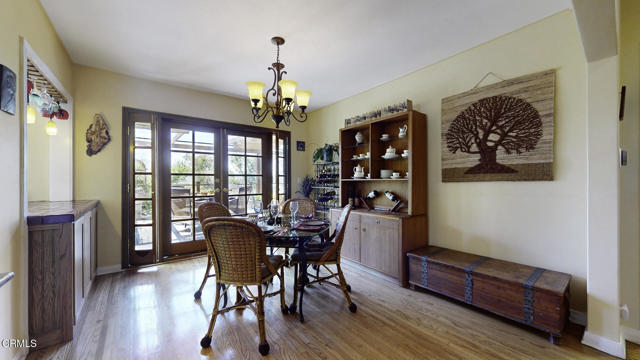405 Mission Road, Glendale CA: https://media.crmls.org/mediaz/84c42658-9189-4e87-bc70-0d185d3a929c.jpg