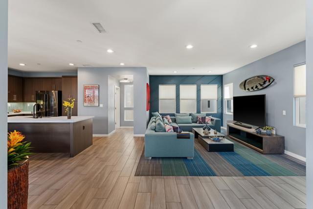 Detail Gallery Image 2 of 33 For 8355 Summit Way, San Diego,  CA 92108 - 3 Beds | 3/1 Baths