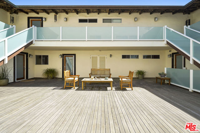 25200 Malibu Road, Malibu CA: https://media.crmls.org/mediaz/84c48272-62bd-4313-88dd-cbdafc24eb12.jpg