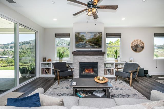 1309 Sunny Heights Road, Fallbrook CA: https://media.crmls.org/mediaz/84c48e7f-8476-47e8-b67b-465d4f027a27.jpg