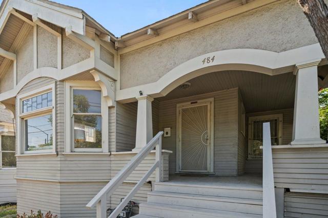 484 E Saint John Street, San Jose CA: https://media.crmls.org/mediaz/84c4e816-efef-4914-919c-03e6defc52af.jpg