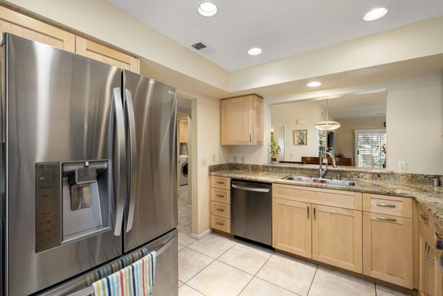 131 Desert Falls Circle, Palm Desert CA: https://media.crmls.org/mediaz/84c566c0-c7d9-45e7-955d-b1417bef3fd3.jpg