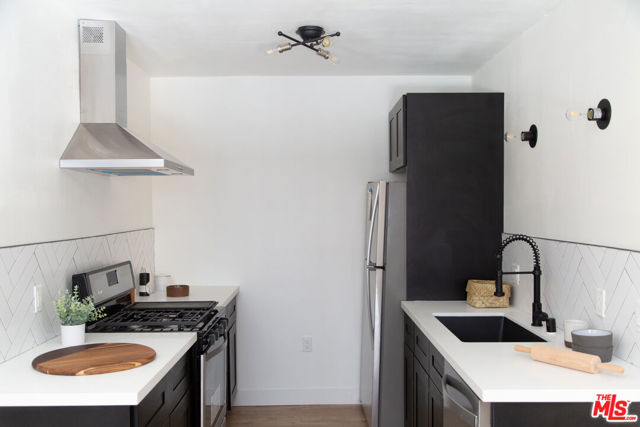 4938 Rosewood Avenue, Los Angeles CA: https://media.crmls.org/mediaz/84c5b592-d273-4b4b-a72c-5a5908926193.jpg