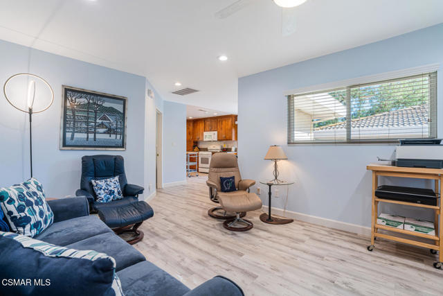 356 Laguna Terrace, Simi Valley CA: https://media.crmls.org/mediaz/84c5b78c-2509-4aea-b5be-982e1fdfdce4.jpg
