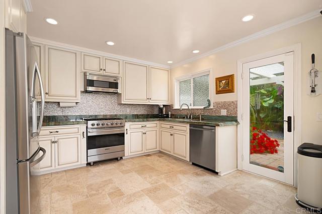 Detail Gallery Image 13 of 30 For 12941 via Esperia, Del Mar,  CA 92014 - 2 Beds | 1 Baths