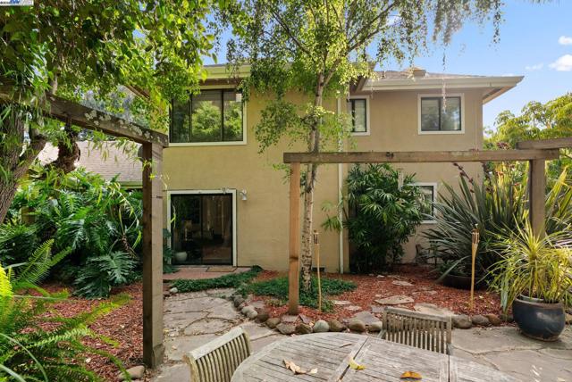 24288 Stacey Ln, Hayward CA: https://media.crmls.org/mediaz/84c6171f-d960-46db-8693-ca01018a4b27.jpg