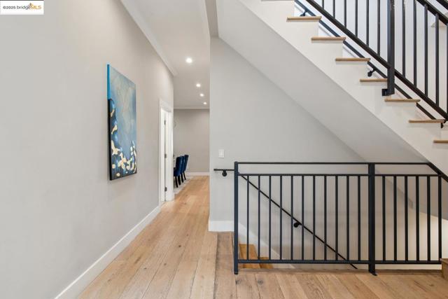 1537 Revere AVE, San Francisco CA: https://media.crmls.org/mediaz/84c64b3e-d891-4b83-8110-8eaacdd4d72a.jpg