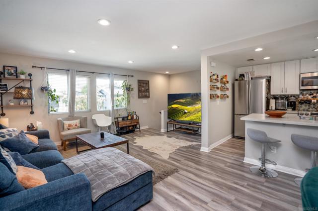 921 Amistad Ct D, El Cajon CA: https://media.crmls.org/mediaz/84c6a555-9153-4f59-92d7-bd34e30245d4.jpg