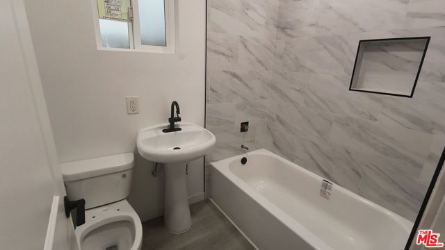 1118 Sanborn Avenue photo 16