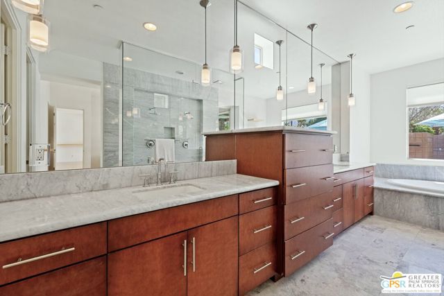 941 Oceo Circle, Palm Springs CA: https://media.crmls.org/mediaz/84c7a617-fdbc-4351-a65e-5b563b865438.jpg
