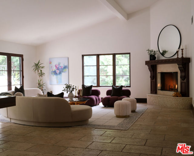 9301 Cherokee Lane, Beverly Hills CA: https://media.crmls.org/mediaz/84c89e39-d79e-408a-a358-736060a21768.jpg