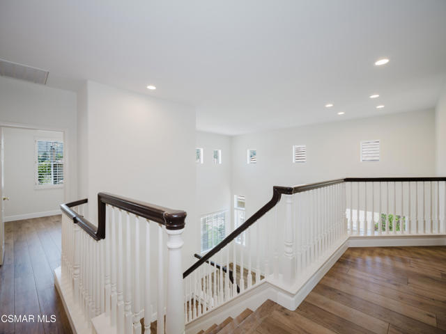 3185 Clarita Court, Thousand Oaks CA: https://media.crmls.org/mediaz/84c91802-9273-4088-b4ea-becbbd3638db.jpg