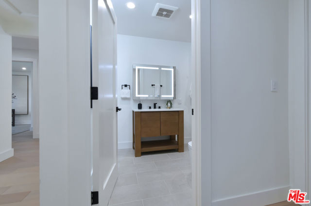 15431 Milbank Street, Encino CA: https://media.crmls.org/mediaz/84c9440b-bacf-4e64-afc1-4f3cad9d2c21.jpg