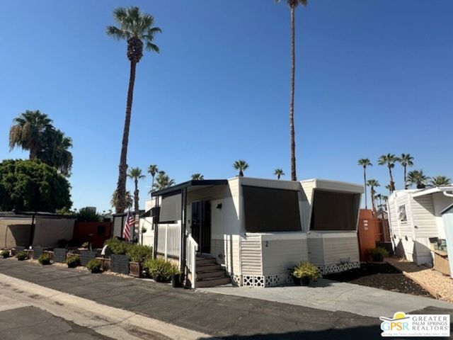 2 McKinley St., Cathedral City CA: https://media.crmls.org/mediaz/84c9667c-2ad0-4b9d-a4a9-49e4d71634d9.jpg