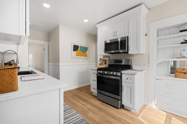 551 53rd Street, Oakland CA: https://media.crmls.org/mediaz/84c9d600-7e7b-4f16-a513-e2926d337384.jpg