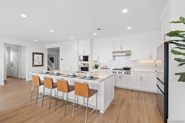 948 Visalia Pl, San Marcos CA: https://media.crmls.org/mediaz/84ca4294-f771-455d-b7d5-1d7646fde16a.jpg