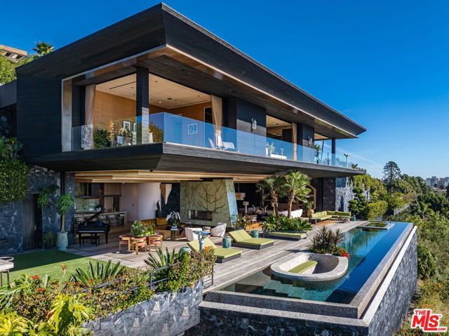 1851 N Stanley Avenue, Los Angeles CA: https://media.crmls.org/mediaz/84ca81b7-ca66-435d-b78c-977284beddd7.jpg