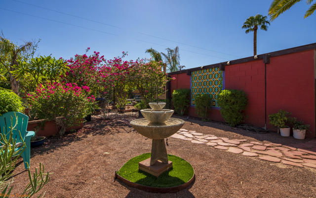 14 Gary Circle, Palm Springs CA: https://media.crmls.org/mediaz/84ca91da-dfa8-4271-bee1-4f35524b35e7.jpg