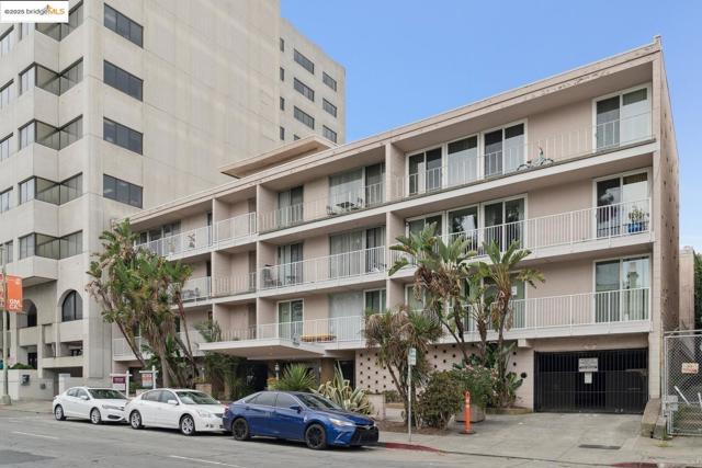 1425 Lakeside DR, Oakland CA: https://media.crmls.org/mediaz/84cb90ee-6f45-4606-8e22-7771b8afcb55.jpg