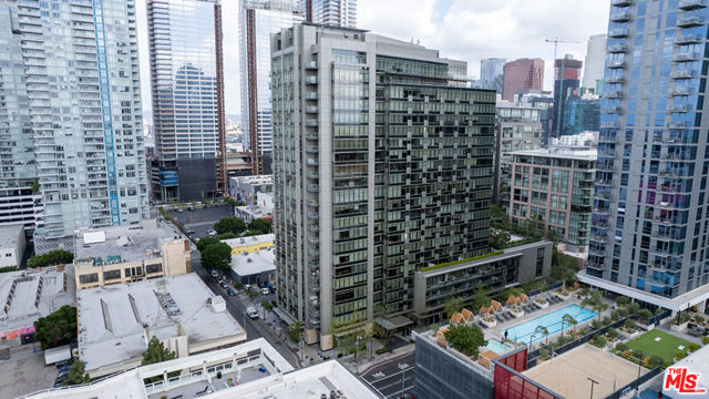 1155 S Grand Avenue, Los Angeles CA: https://media.crmls.org/mediaz/84cbaf5c-bcfc-4f3a-8af3-64c60455c86d.jpg