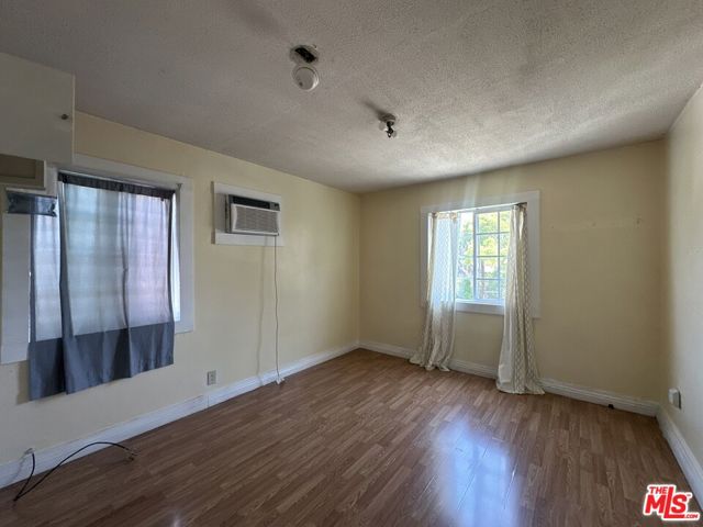 1117 N Alexandria Avenue, Los Angeles CA: https://media.crmls.org/mediaz/84cc09ad-2aff-4e05-9e25-3038ba61b6eb.jpg