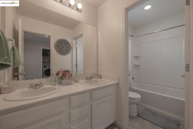 3807 Bridgemeadow Way, Sacramento CA: https://media.crmls.org/mediaz/84cc35fa-f9c0-4c2e-aca5-f0a69958c894.jpg