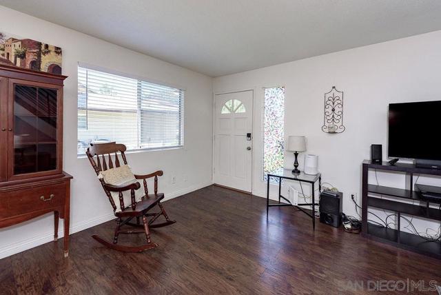 9855 Mission Greens Ct, Santee CA: https://media.crmls.org/mediaz/84cc4905-bee1-43be-aa03-d4a5c4448960.jpg