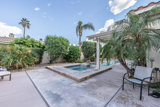 12 Via Elegante, Rancho Mirage CA: https://media.crmls.org/mediaz/84ccd7c9-4bd8-4430-89d3-f75d5a69e64f.jpg