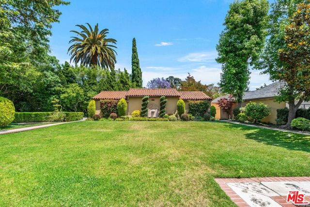 434 S Muirfield Road, Los Angeles CA: https://media.crmls.org/mediaz/84cd1df7-ab7d-4be3-ad67-df7f3b1bfcea.jpg