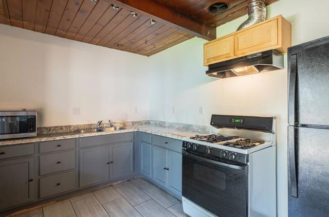 1208 Ramona Avenue, Salinas CA: https://media.crmls.org/mediaz/84cd6184-06d9-4d1e-a472-8649b673738d.jpg