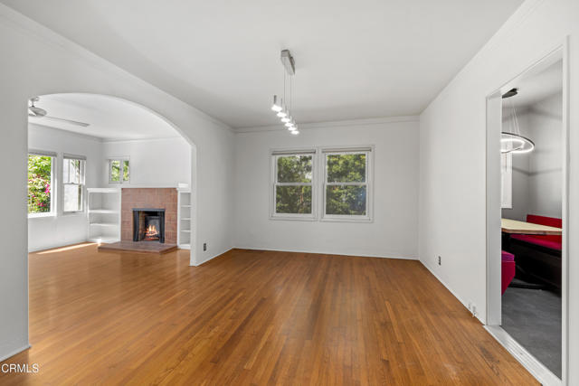 917 W W Victoria Street, Santa Barbara CA: https://media.crmls.org/mediaz/84cdd737-364d-4978-868c-73a7e3e7c26d.jpg