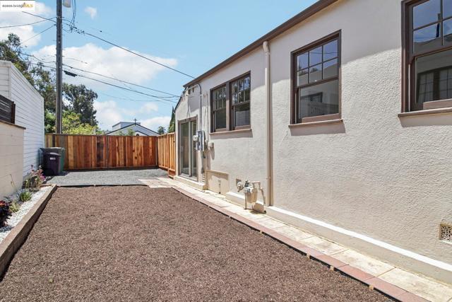 2900 Sheffield Ave, Oakland CA: https://media.crmls.org/mediaz/84ce1aad-70a9-426d-a9ca-f282dd04804a.jpg