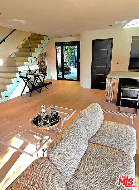 1782 Viewmont Drive, Los Angeles CA: https://media.crmls.org/mediaz/84ce23a7-49fb-4016-b15b-e4e60bb788dc.jpg