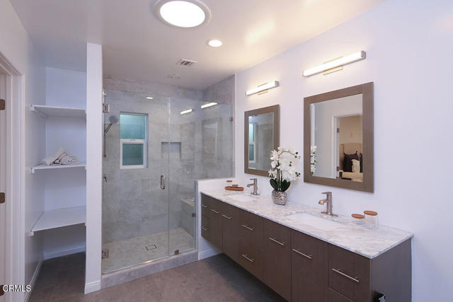 5245 Bubbling Well Lane, La Canada Flintridge CA: https://media.crmls.org/mediaz/84ce6cc9-d600-4994-8f63-599b7d84179d.jpg