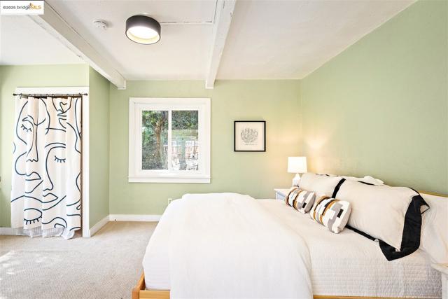 2871 Stephen Dr, Richmond CA: https://media.crmls.org/mediaz/84cec275-1456-4755-a510-43b00832b7e9.jpg