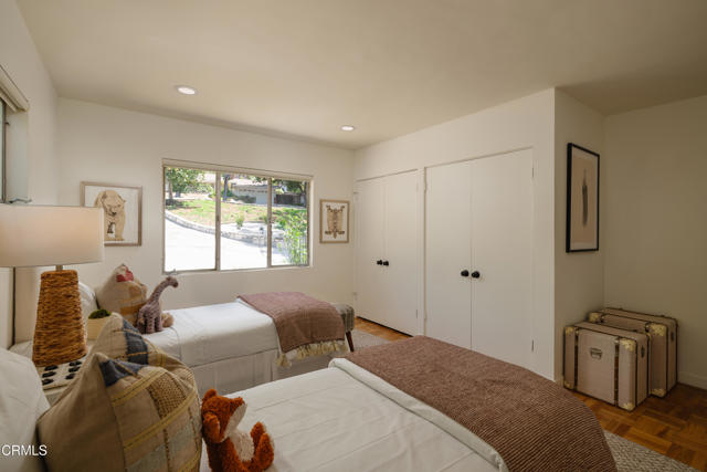 5445 La Crescenta Avenue, La Crescenta CA: https://media.crmls.org/mediaz/84ced023-8eab-49d3-9d37-962d506f4dfd.jpg