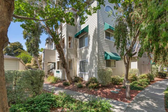 2006 Hastings Shore Lane, Redwood City CA: https://media.crmls.org/mediaz/84cf6c3e-eca8-4279-bb14-63b646f879ce.jpg