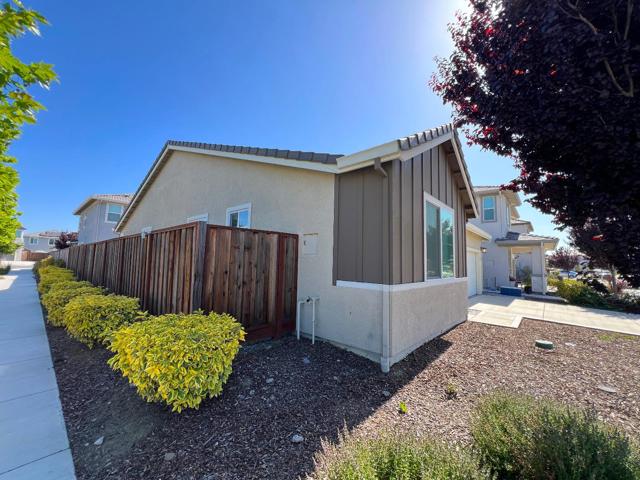 1460 Waterwheel Lane, Hollister CA: https://media.crmls.org/mediaz/84d068ab-c19d-4a4d-900c-b3fccebd78a9.jpg