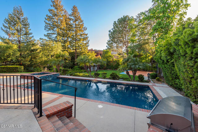 5320 Long Shadow Court, Westlake Village CA: https://media.crmls.org/mediaz/84d07898-230b-45ed-b1f3-8951adb1a319.jpg