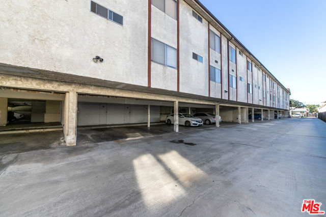 15214 S Raymond Avenue, Gardena CA: https://media.crmls.org/mediaz/84d14ea5-8ac4-427f-b6d0-cb8d9ecf1b7e.jpg