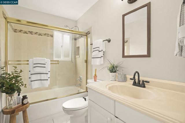 Image 21 of 33 For 2279 Saint George Dr