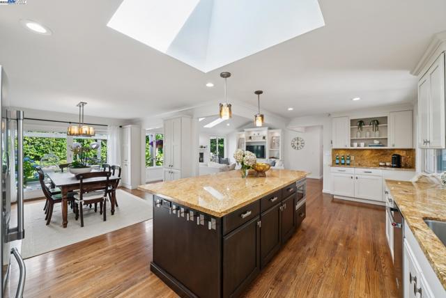 290 Bolla Ave, Alamo CA: https://media.crmls.org/mediaz/84d15cc5-8065-4e68-a802-5b3804e938eb.jpg
