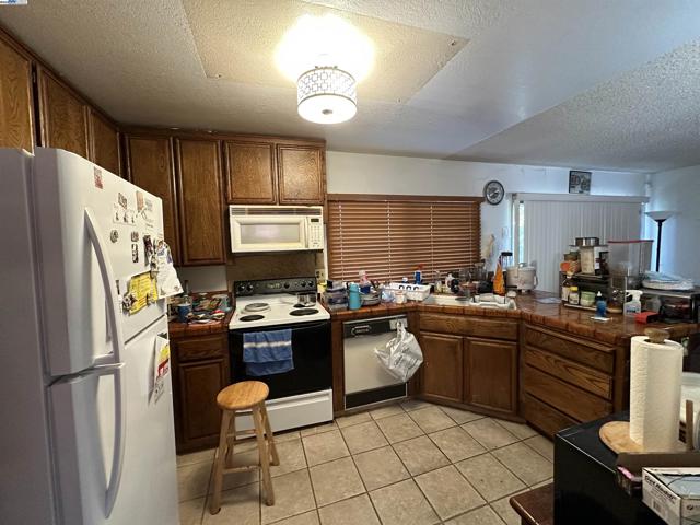 1988 Calaveras Dr, Pittsburg CA: https://media.crmls.org/mediaz/84d177a4-c173-4a6b-aa07-bd8df678ce6c.jpg