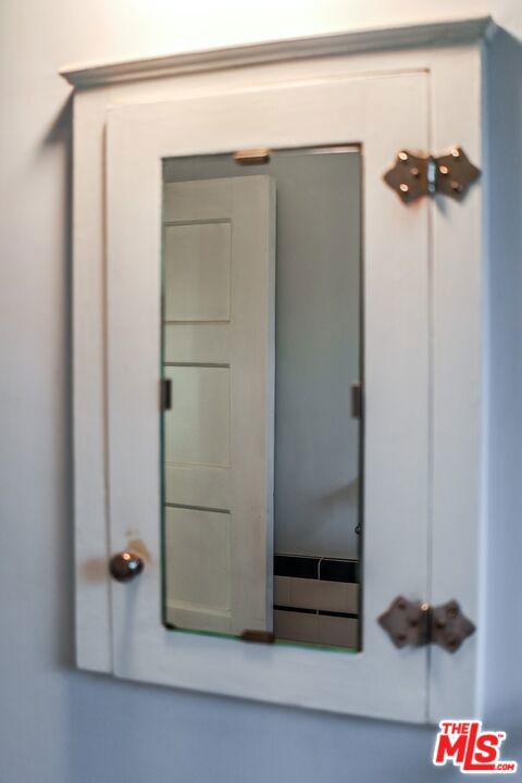 1105 E Claremont Street, Pasadena CA: https://media.crmls.org/mediaz/84d18add-d40e-4bd8-8268-83f093420c21.jpg