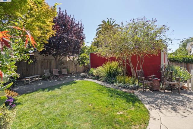 3144 60Th Ave, Oakland CA: https://media.crmls.org/mediaz/84d242a8-826c-4ec3-85fd-ac523fc54156.jpg