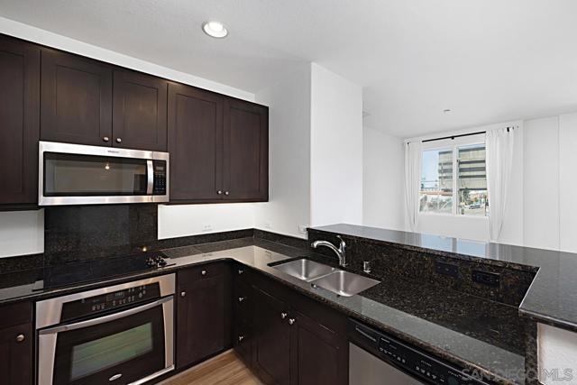 3957 30Th St, San Diego CA: https://media.crmls.org/mediaz/84d24fa4-3db4-470f-8ca3-45cb852574a4.jpg