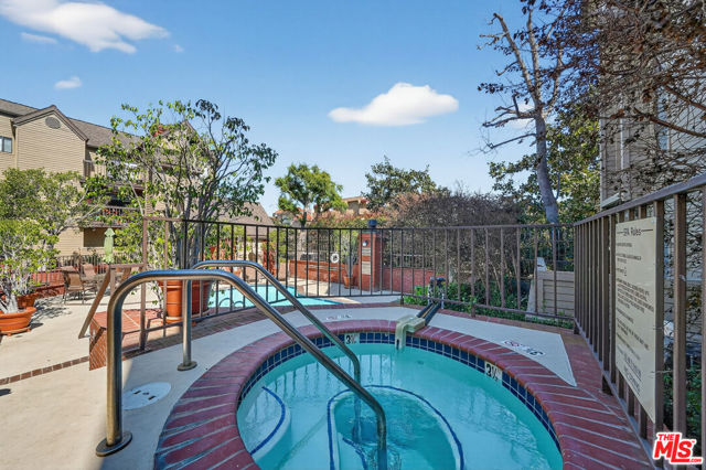 835 S Lucerne Boulevard, Los Angeles CA: https://media.crmls.org/mediaz/84d2b873-80e1-405b-8fe1-e5a46e9a6323.jpg